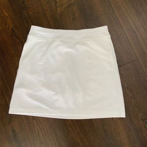 White golf skirt/skort with pockets